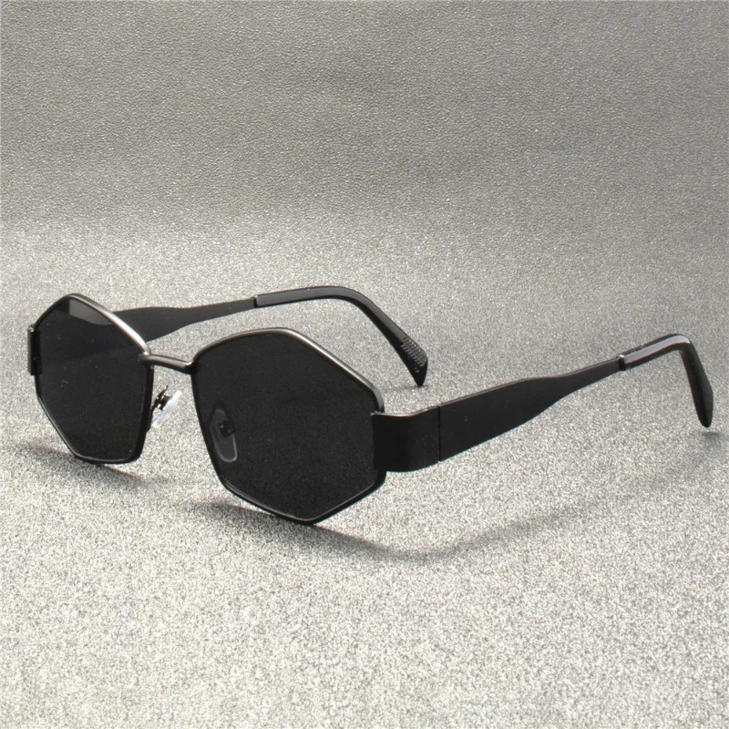 Vintage Punk Style Sunglasses  - مراجعة Metal Photo Panel وسعره