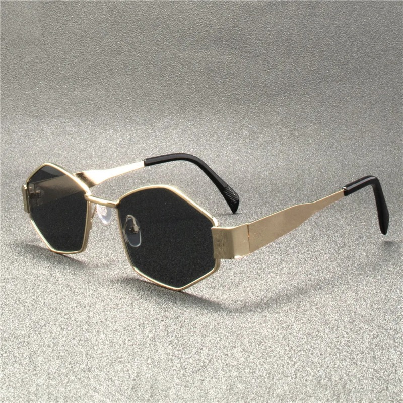 Vintage Punk Style Sunglasses  - مراجعة Metal Photo Panel وسعره